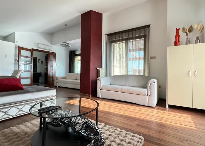 Luxury Penthouse On Rosehill With Free Garage Διαμέρισμα *