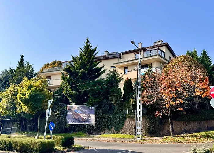 Luxury Penthouse On Rosehill With Free Garage *