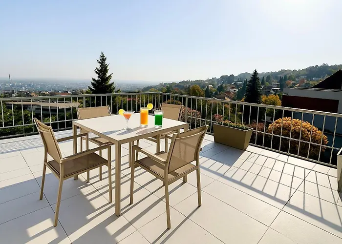 Luxury Penthouse On Rosehill With Free Garage