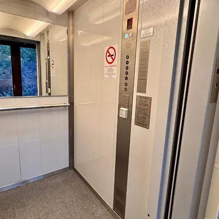 Luxury Penthouse On Rosehill With Free Garage