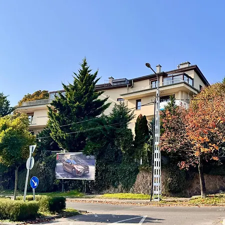 Luxury Penthouse On Rosehill With Free Garage *