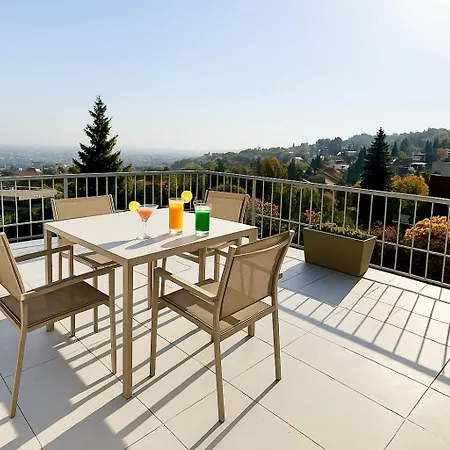 Luxury Penthouse On Rosehill With Free Garage