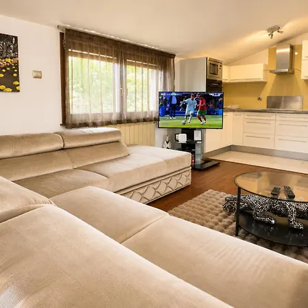 Luxury Panoramic Penthouse With 3 Terraces And Free Garage דירה *