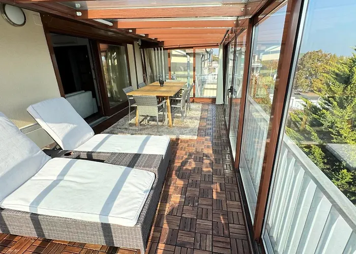 Luxury Penthouse On Rosehill With Free Garage *