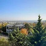 Luxury Penthouse On Rosehill With Free Garage Appartement