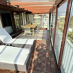 Luxury Penthouse On Rosehill With Free Garage *