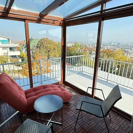 Luxury Penthouse On Rosehill With Free Garage *