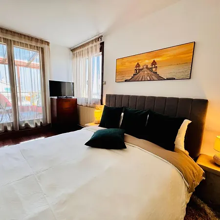 Апартаменты Luxury Penthouse On Rosehill With Free Garage Будапешт