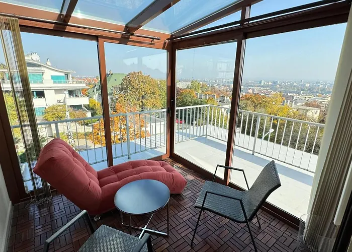 Luxury Penthouse On Rosehill With Free Garage *