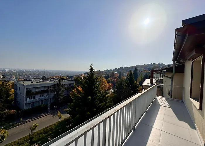 Luxury Penthouse On Rosehill With Free Garage *